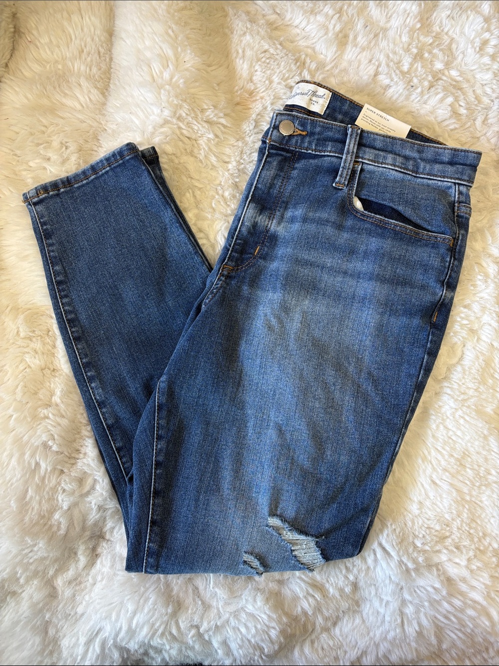 Universal Thread Women's Skinny Jeans in Blue Wash